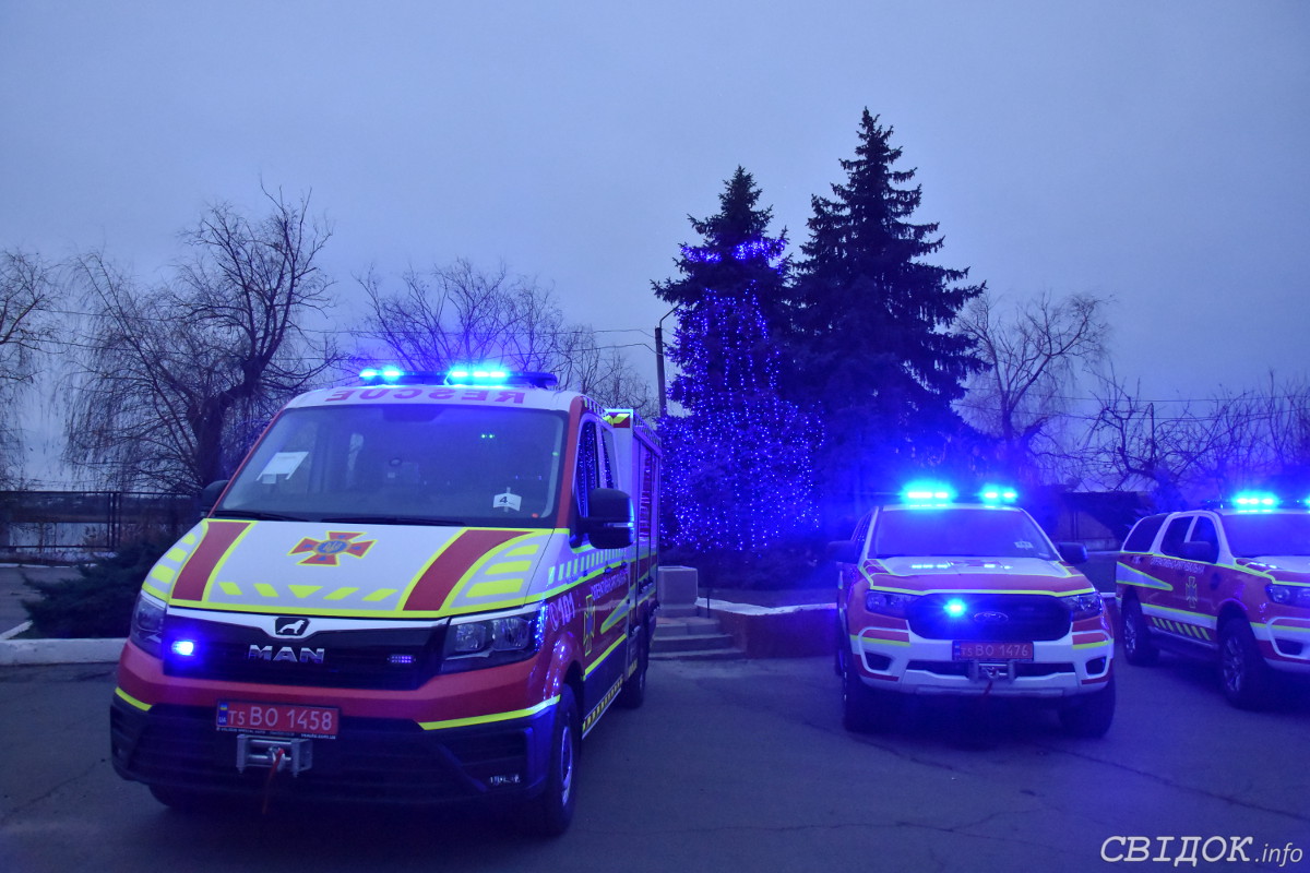 Помощь приедет вовремя: спасателям Николаевщины передали современные  спецавтомобили | СВІДОК.info