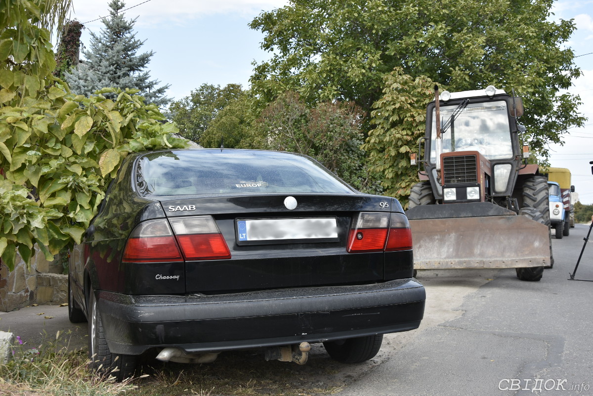 Должник «Николаевводоканал» заблокировал люк авто, чтобы ему не отрезали  воду | СВІДОК.info