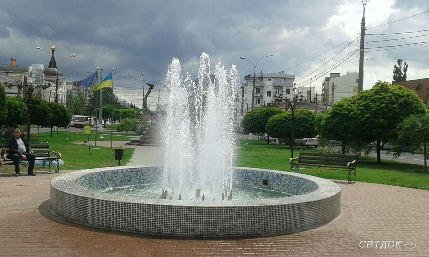 Лето, привет: в Николаеве запустили фонтаны. ФОТО | СВІДОК.info