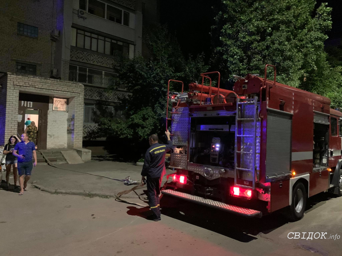 В Николаеве из-за брошенной на плите сковородки произошел пожар в 9-этажке:  всполошился весь дом | СВІДОК.info