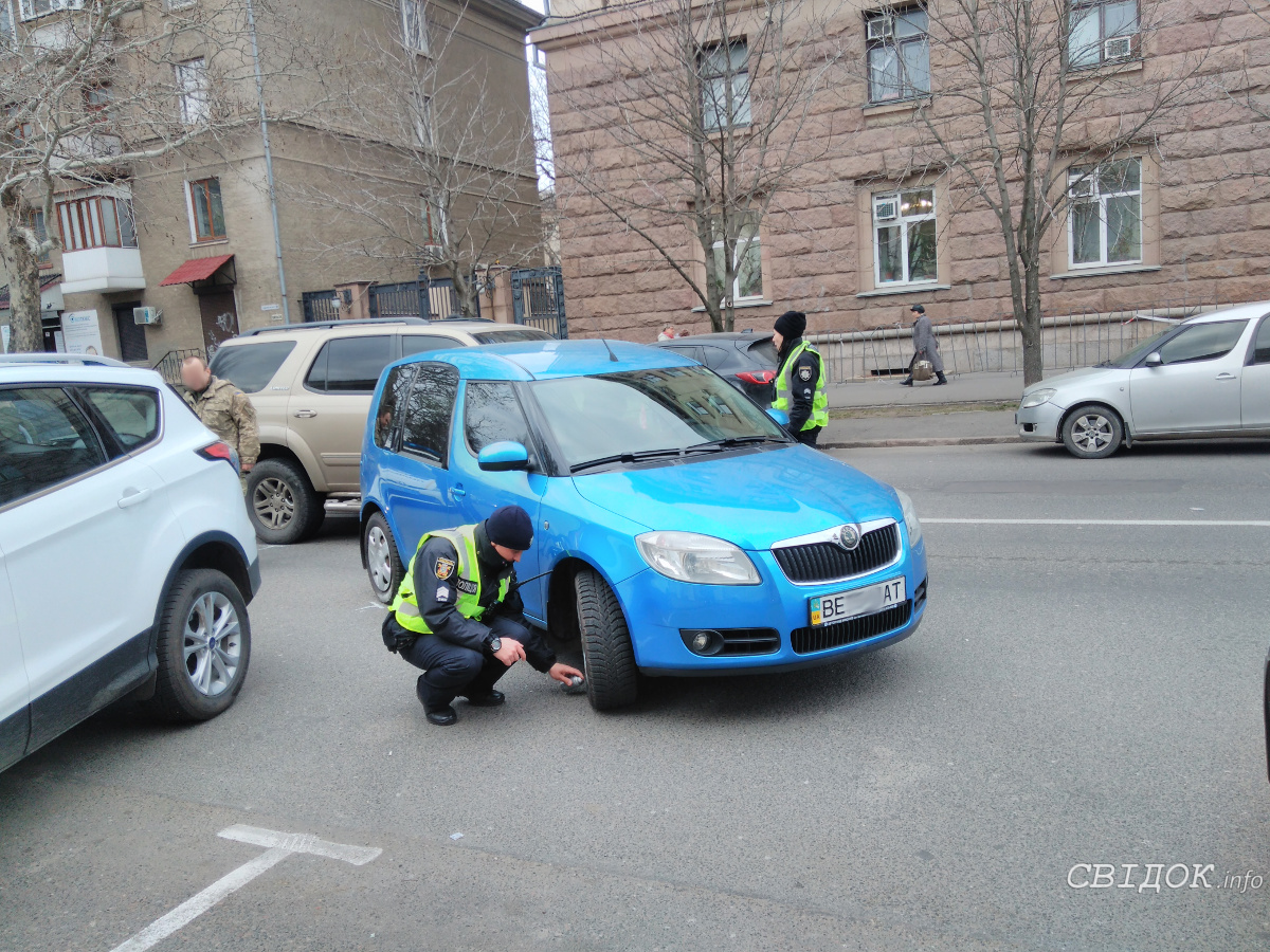 В центре Николаева Skoda выезжала с парковки и врезалась в Toyota |  СВІДОК.info