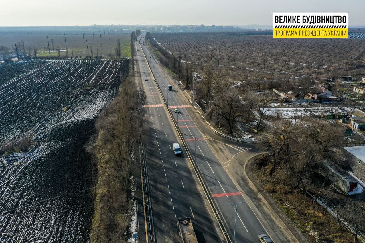 11 км. Дорога возле города. Украина (автодорога). Село высокое дорога. Лаишево с высоты птичьего.