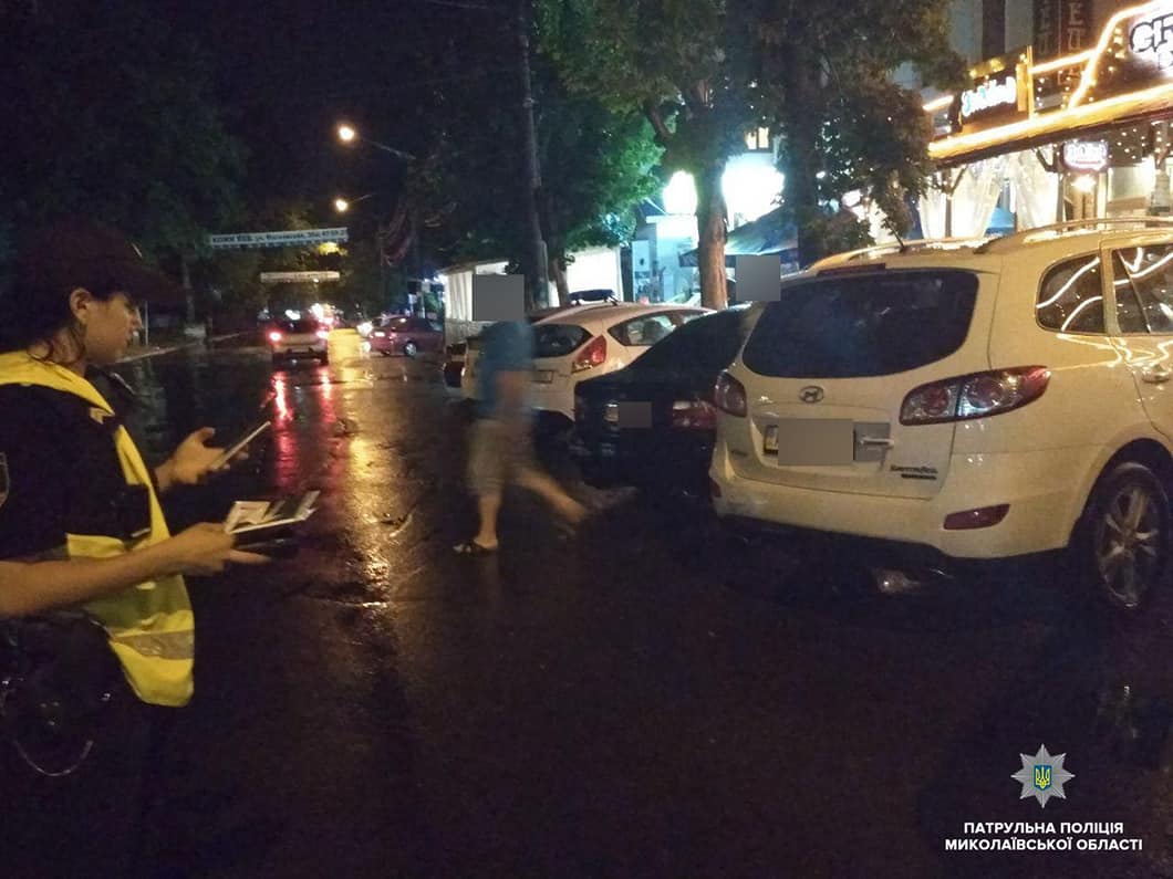 В Николаеве пьяная женщина на Peugeot протаранила припаркованные машины |  СВІДОК.info