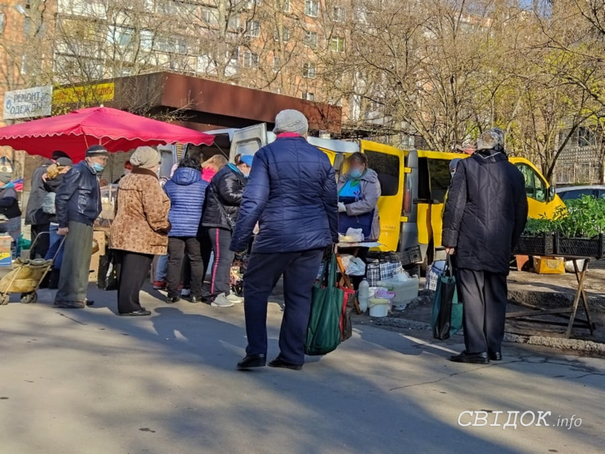 В Николаеве работает ярмарка на Колодезной, несмотря на «карантинный»  запрет | СВІДОК.info