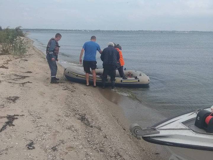 Две влюблённые пары унесло на надувных матрасах в Камское море в Татарстане