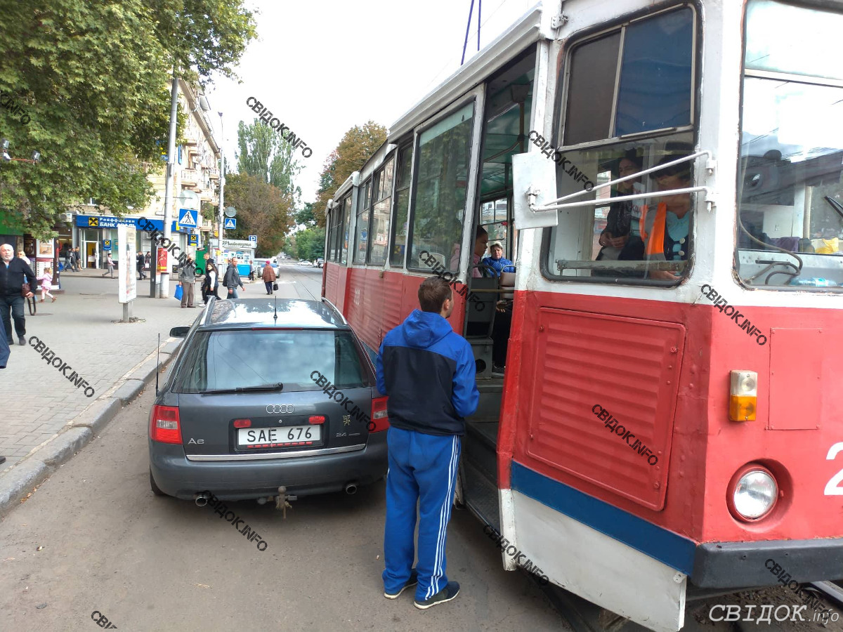 Автомобиль заблокировал выезд