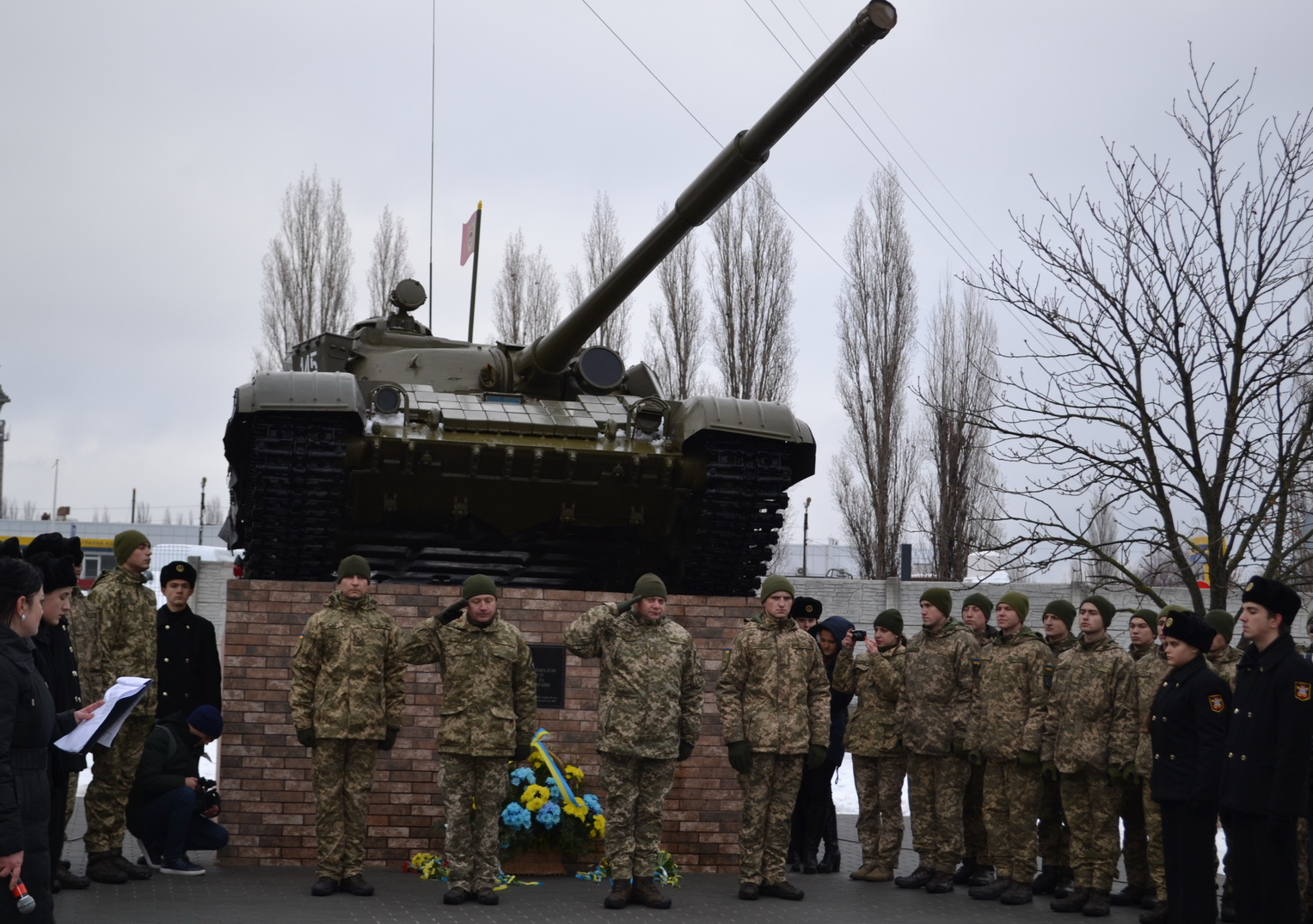 Цензор нет новости украины. Памятник украинским воинам. Николаевский Гарнизон. Серый Гарнизон статуи. Николаевский Гарнизон Украина фото.