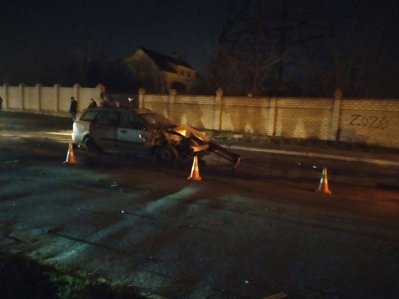 В Николаеве автомобиль с нетрезвой компанией врезался в столб: есть  пострадавшие | СВІДОК.info