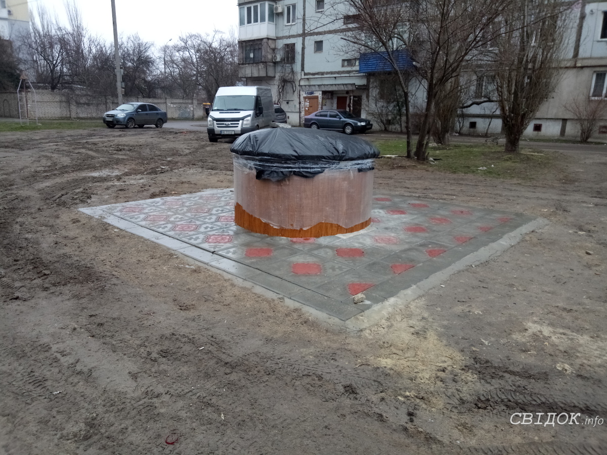 В Николаеве установили первый в городе закрытый контейнер для мусора:  жильцы против | СВІДОК.info