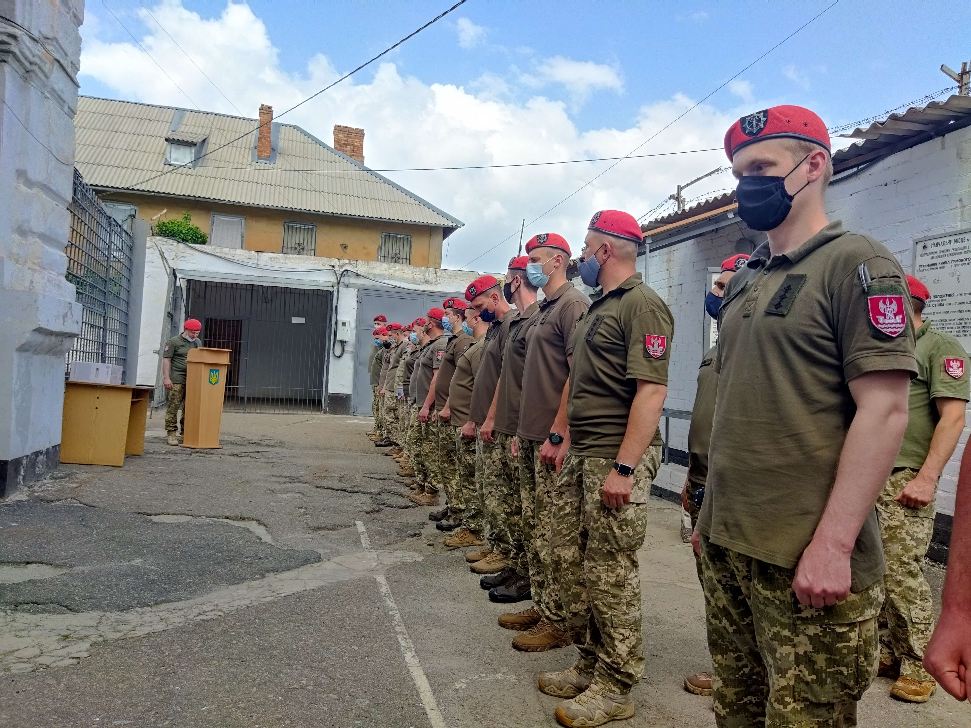 Приравнивается ли служба в овд к военной службе