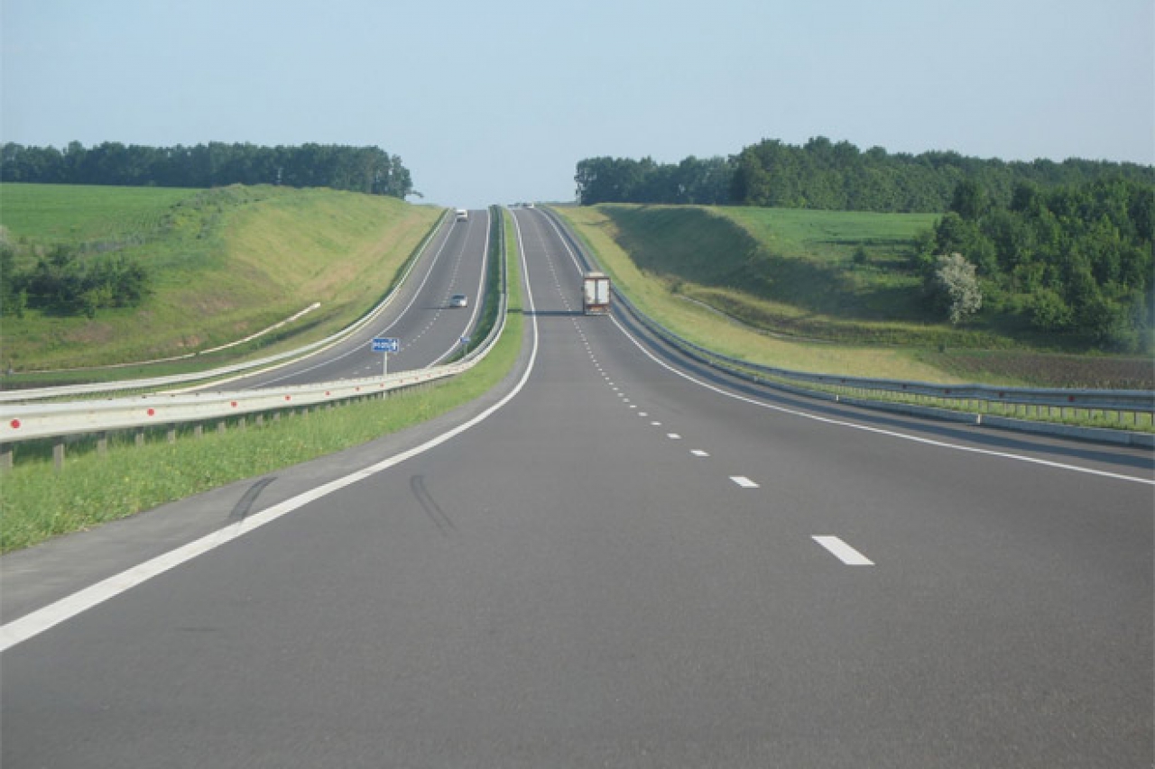 Дорога лев. Краковец Украина. Магистраль Киев Одесса. Трасса Киев Москва фото. Житомирская трасса на Одессу.